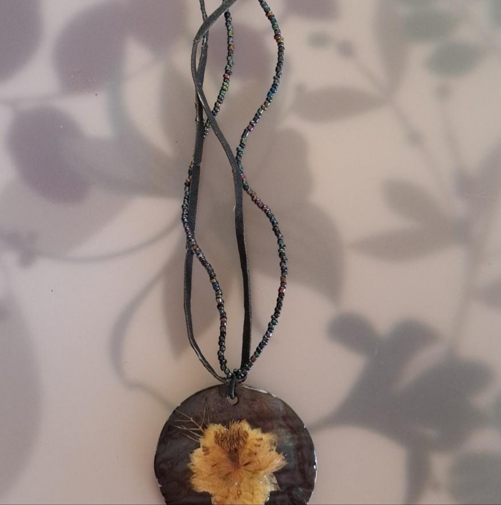 Vintage Boho Shell Necklace With Flower Applique